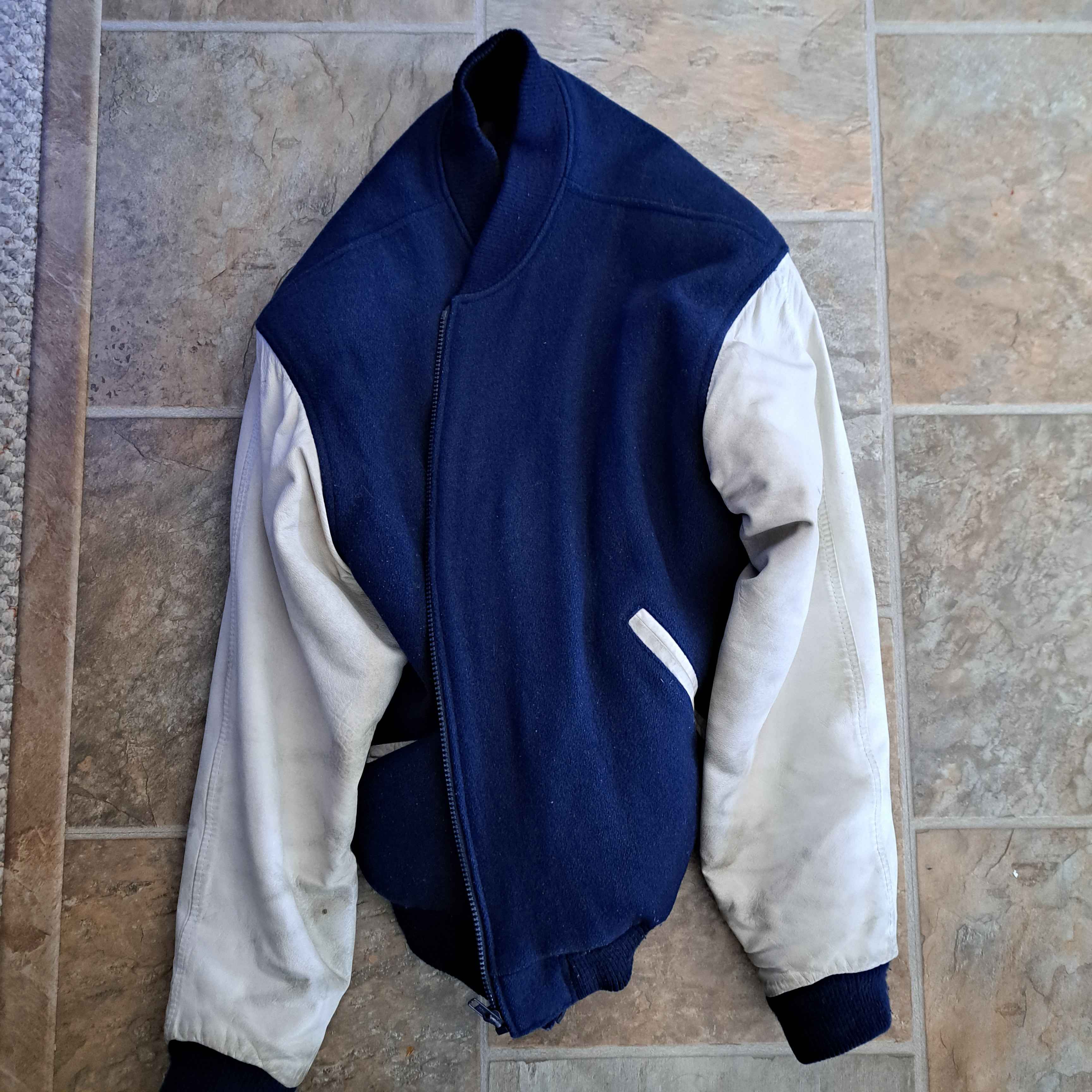 zippers have an awesome sound<br><audio controls src='audio/jacket.mp3'></audio>