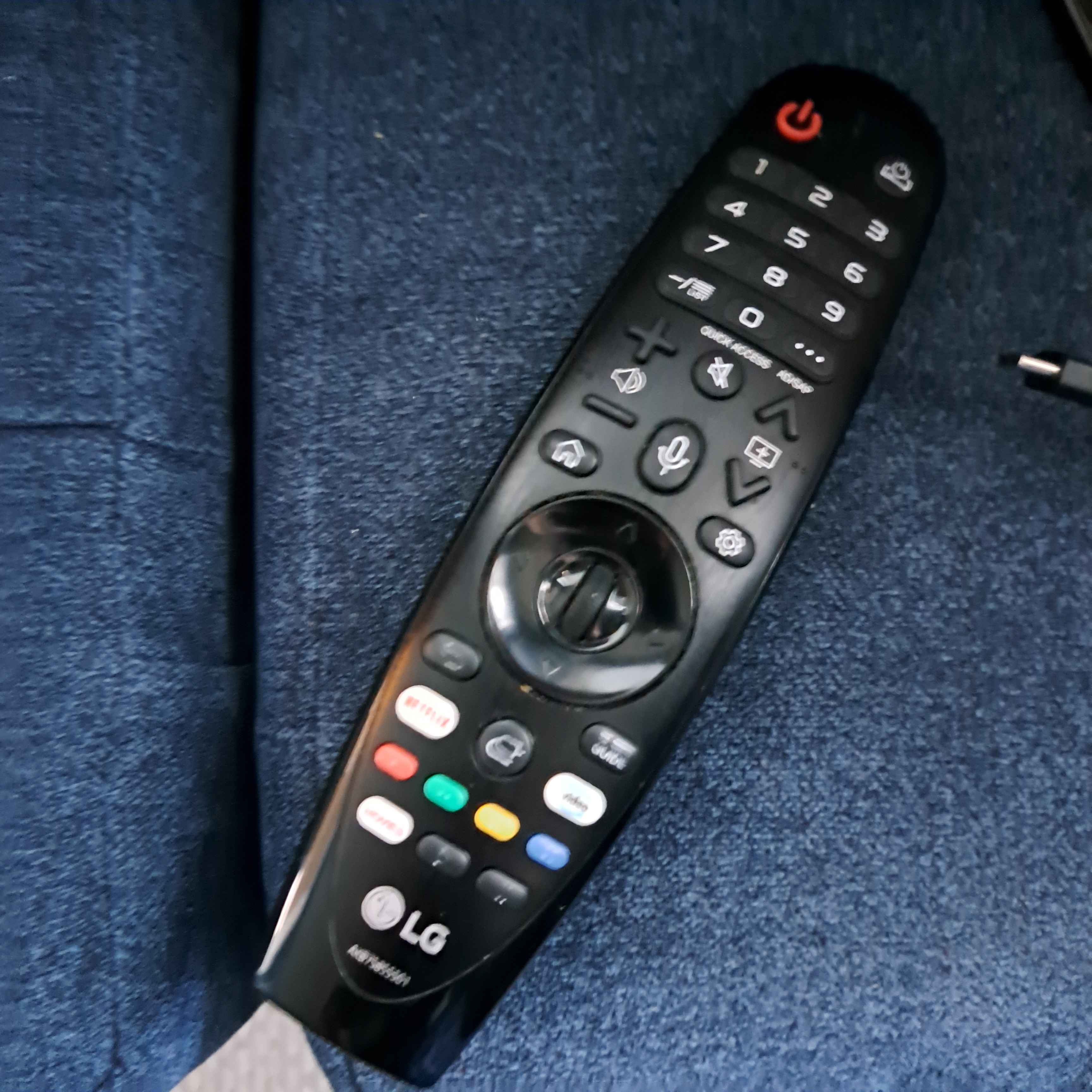 another classic childhood fidget; the back of the remote<br><audio controls src='audio/remote.mp3'></audio>