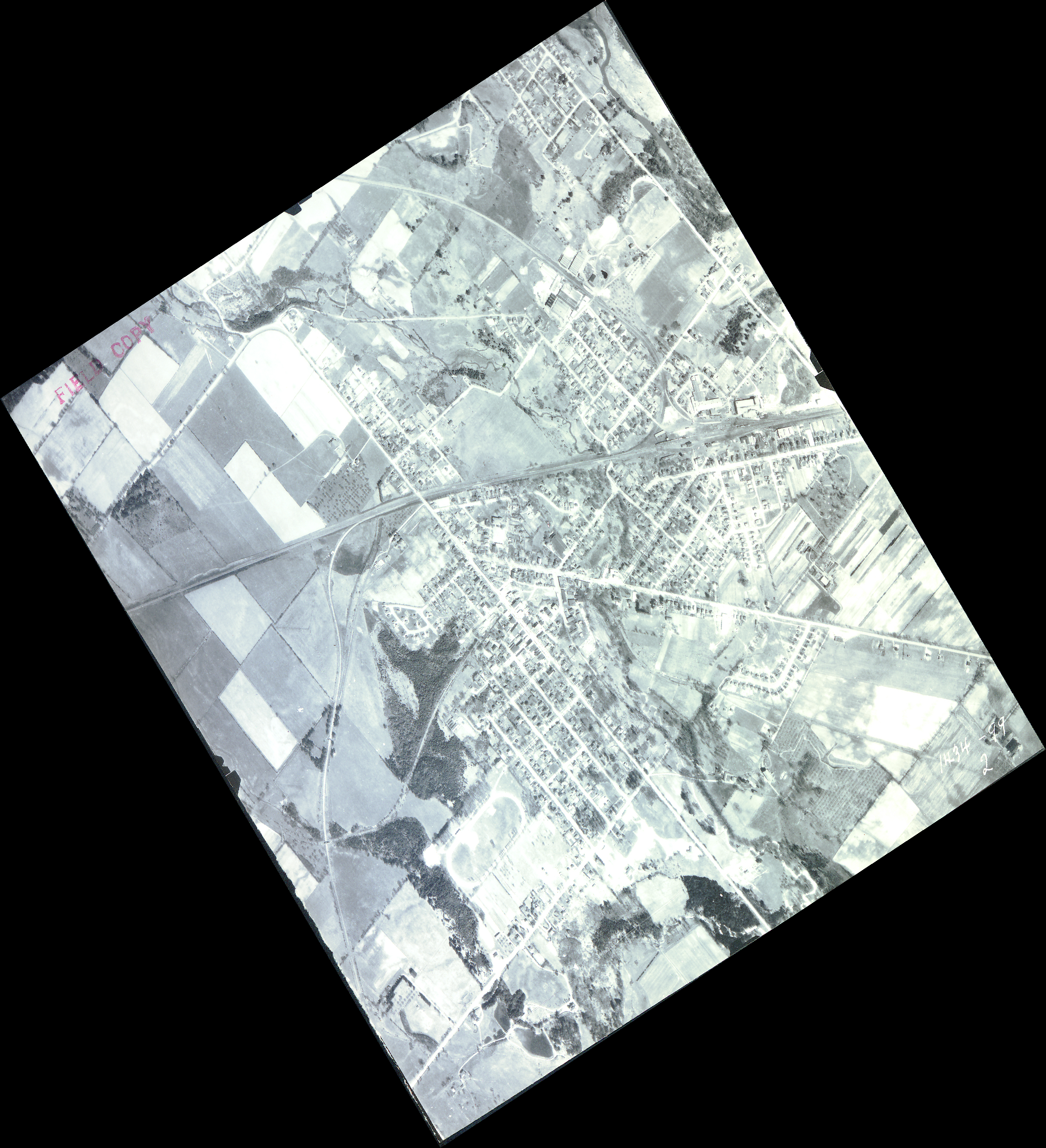 overhead view of Georgetown in 1950<br>might make map based on historical changes<br>https://mdl.library.utoronto.ca/collections/air-photos/1950-halton-hills-air-photos/index